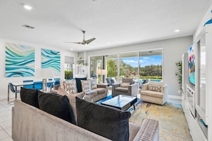 TV - Liberty Hope: Private Pool, Water Park, Golf View, Near Disney (Kissimmee)