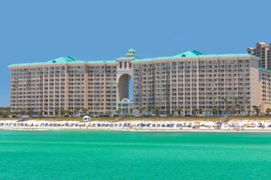 On the beach - Gulf Front, Coastal Chic Condo with Endless Views, Seascape Resort (Miramar Beach)