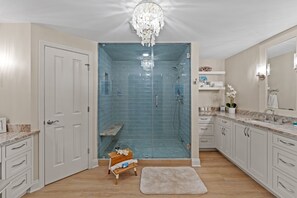 Shower, hair dryer, towels - Stunning Remodel, Gorgeous Gulf Views, Private Beach - BEACH SERVICE INCLUDED (Miramar Beach)