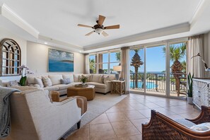 Smart TV - Stunning Remodel, Gorgeous Gulf Views, Private Beach - BEACH SERVICE INCLUDED (Miramar Beach)