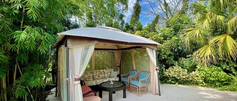 Utomhuspool och uppvärmd pool