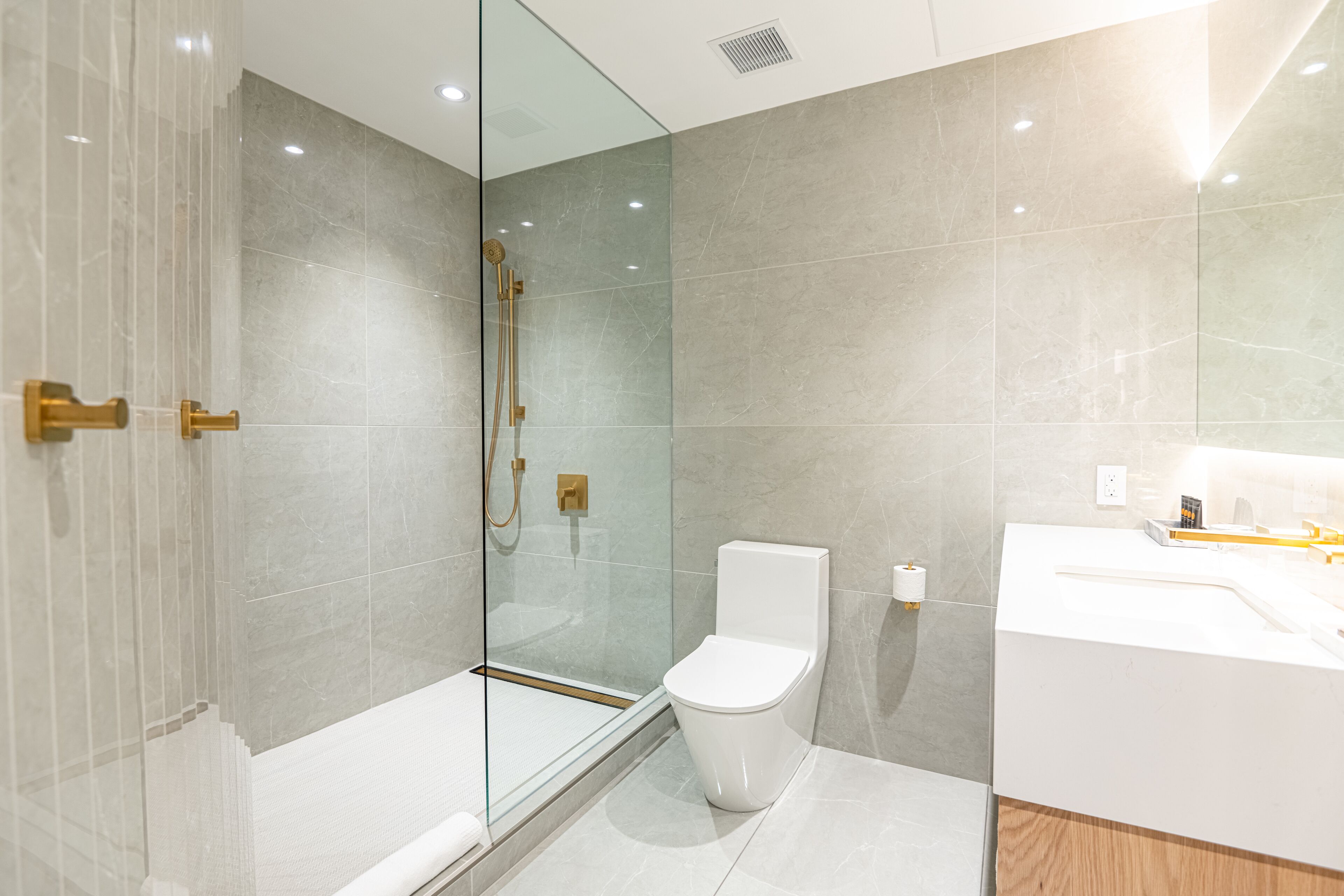 superior room | bathroom | hair dryer, bathrobes, electronic bidet, towels