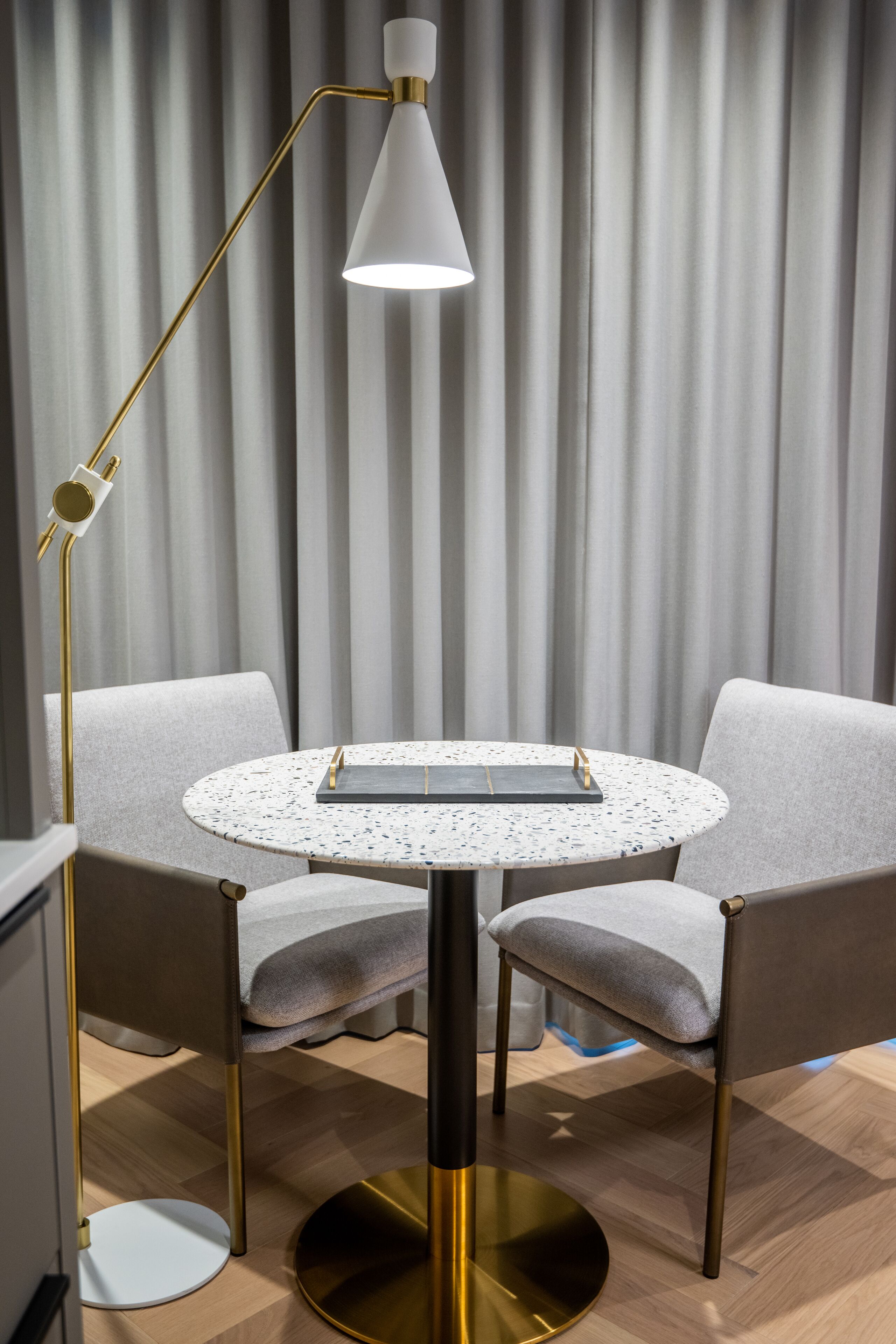 deluxe suite | dining room