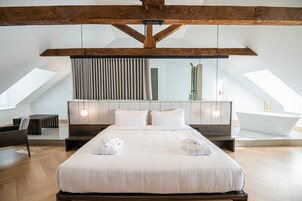 尊荣套房 | 迷你吧、客房内保险箱、遮光窗帘、隔音