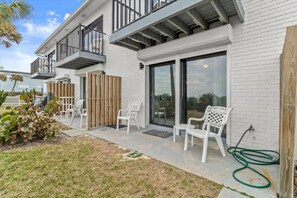 Terrace/patio - Green Palms Oceanfront 2 Bed Townhouse (Ponce Inlet)