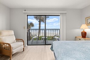 2 bedrooms, desk, iron/ironing board, free WiFi - Green Palms Oceanfront 2 Bed Townhouse (Ponce Inlet)