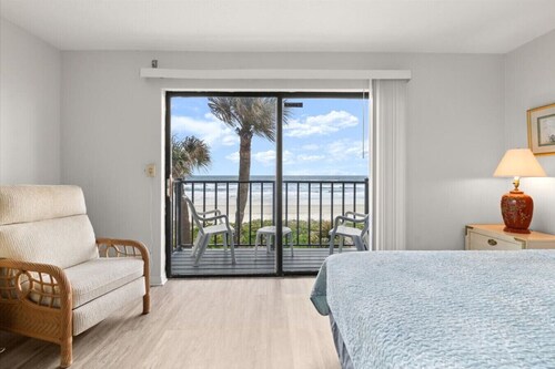 Green Palms Oceanfront 2 Bed Townhouse