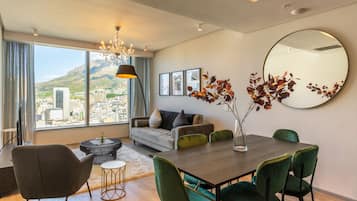 Presidential Penthouse, 2 Bedrooms, Kitchen, Mountain View | In-room dining