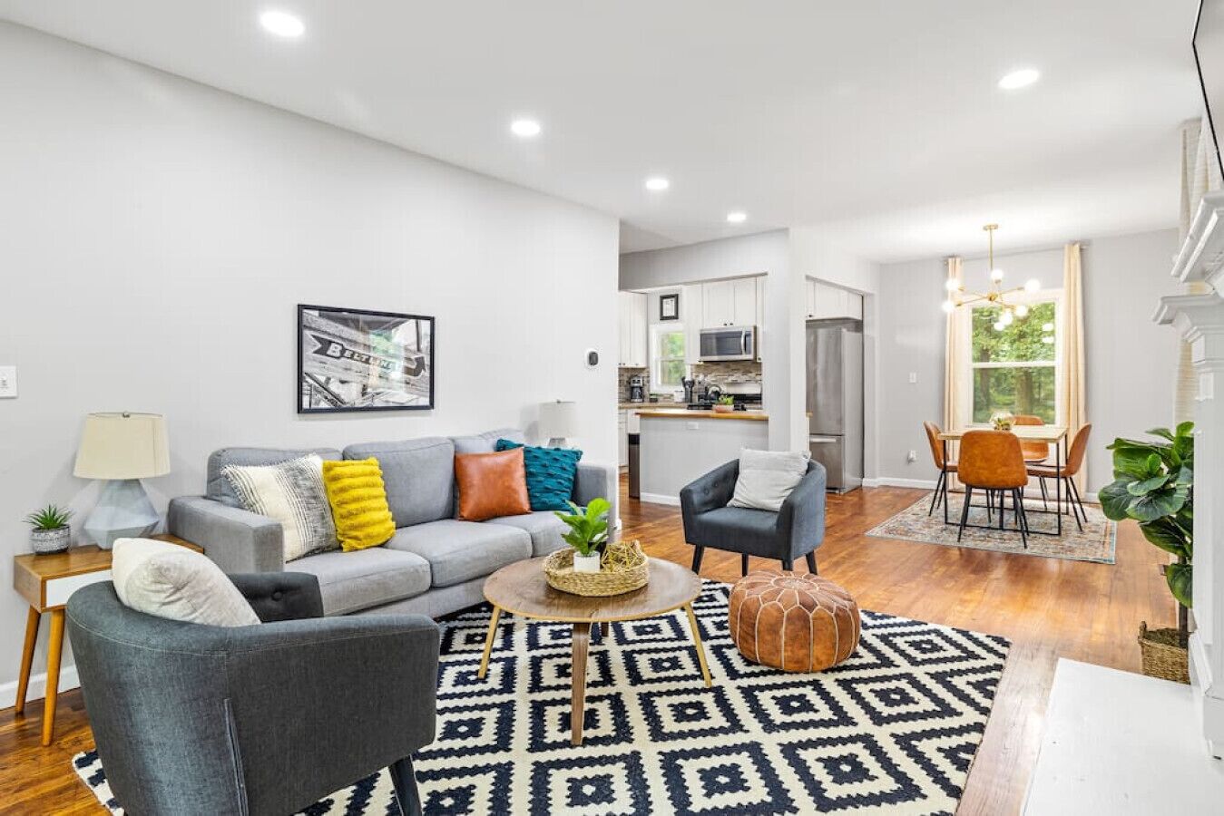 Modern 5BR Home w/ 2 Living Spaces and Kitchens