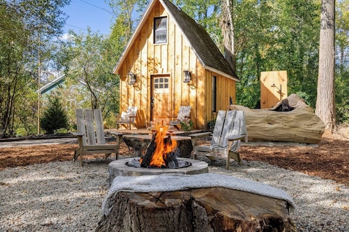 Lakefront Getaway w/ Private Nordic Spa, Sauna + Hot tub, Seasonal Heated Pool!