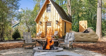 Lakefront Getaway w/ Private Nordic Spa, Sauna + Hot tub, Seasonal Heated Pool!