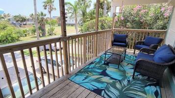 House, Multiple Beds, Kitchen, Pool View | Property grounds