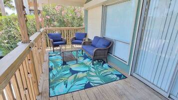 Nhà, nhiều giường, bếp, quang cảnh hồ bơi