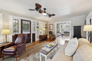 Smart TV, fireplace, books, printers - Historic House in Downtown Waynesville! With a firepit!  And Hot Tub 😄 (Waynesville)