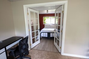 2 bedrooms, iron/ironing board, WiFi, bed sheets - SLC Canyon Solitude (Murray)