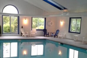 Piscina coperta, una piscina riscaldata