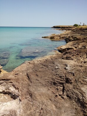 A rocky coastline with clear turquoise water. - Beautiful 4-bed Villa in Noto (Noto)