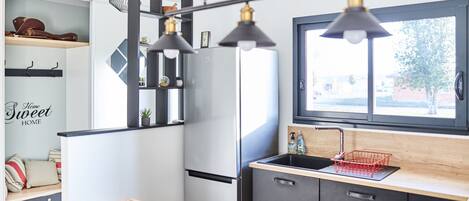 Refrigerador, microondas, horno, placa de cocina