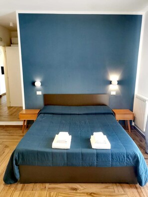 3 多间卧室、免费 WiFi、床单