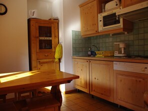 Fridge, microwave, dishwasher