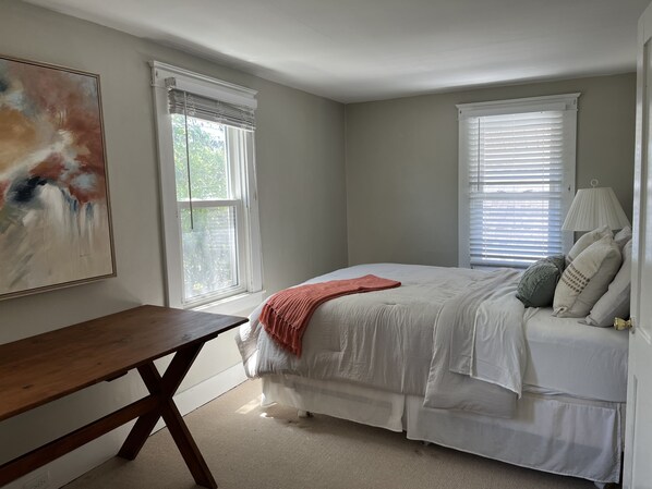 3 habitaciones, escritorio, tabla de planchar con plancha y wifi gratis