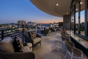 Bar (on property) - Sentral Old Town (Scottsdale)