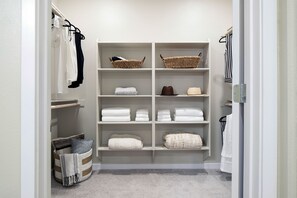 Apartamento, 2 habitaciones (Designer Furnished Apartment) | Armario