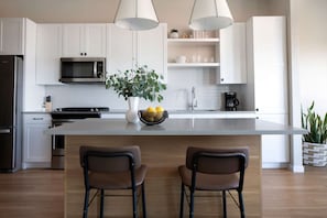 Apartment, 1 King-Bett | Eigene Kochnische
