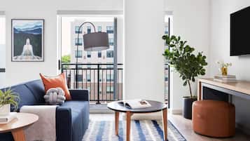 2 عدّة غرف نوم ومكتب ومساحة عمل للكمبيوتر المحمول ومكواة/لوح كي