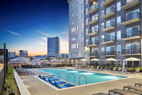 Outdoor pool, pool umbrellas, sun loungers