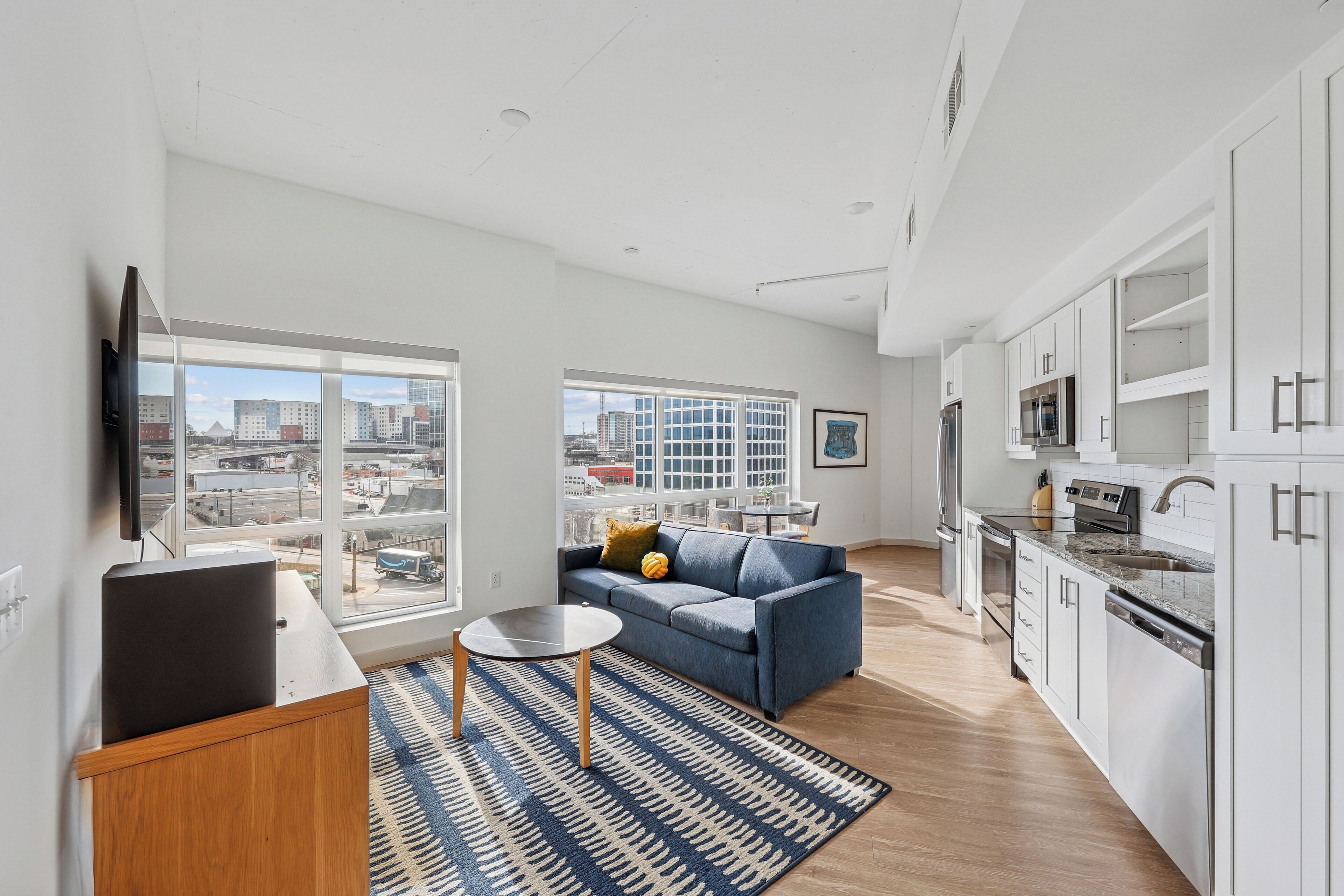 Suite, 1 Bedroom (Designer Furnished) | Living area