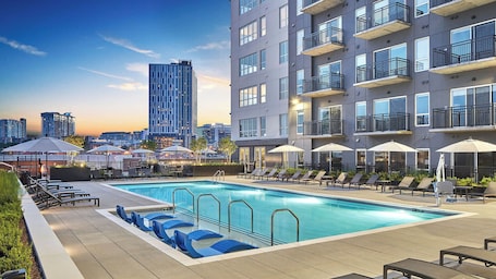 Outdoor pool, pool umbrellas, pool loungers. Sentral Sobro