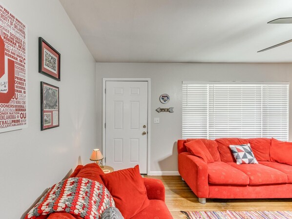 Smart TV, fireplace, DVD player