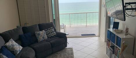 スマートテレビ、DVD プレーヤー、書庫