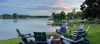 Riverside Retreat/Fire-pit/Oak Tree Dining