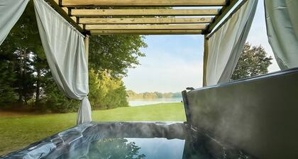 Autumn River Haven — Firepit, Hot Tub & Views