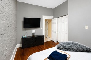 2 bedrooms, desk, free WiFi, bed sheets - Historic Main St Apt | Private Garage (Saint Charles)