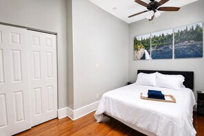 2 bedrooms, desk, free WiFi, bed sheets - Historic Main St Apt | Private Garage (Saint Charles)