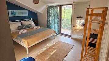 Chambre Triple Économique | Literie de qualité supérieure, minibar, Wi-Fi gratuit, draps fournis