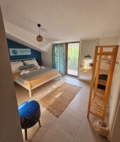 Quarto triplo econômico | Roupas de cama premium, frigobar, Wi-Fi de cortesia, roupa de cama