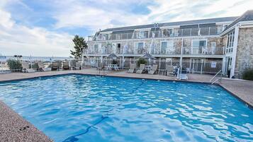 Piscine extérieure, piscine chauffée