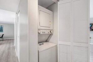 A laundry room with a washing machine, dryer, and a mirror. - 3BR Brickell | Free Parking | Skyline View (Miami)