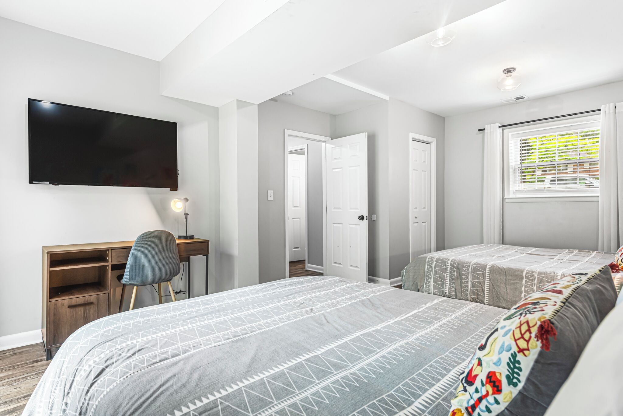 5 bedrooms, desk, iron/ironing board, free WiFi