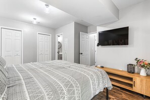 5 bedrooms, desk, iron/ironing board, free WiFi