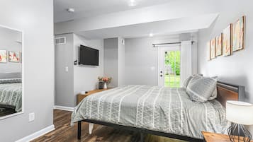5 bedrooms, desk, iron/ironing board, free WiFi