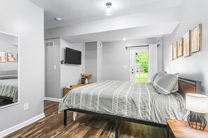 5 bedrooms, desk, iron/ironing board, free WiFi