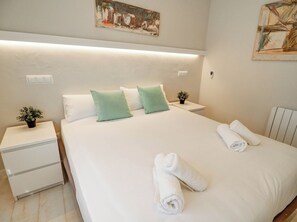 3 bedrooms, iron/ironing board, free WiFi, bed sheets - Carreta Sea Views by Hello Homes Sitges (Sitges)