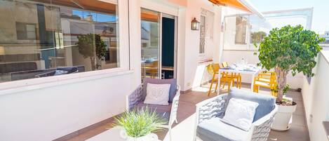 تناول الطعام بالخارج