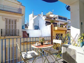 Outdoor dining - Ferdinand Studio by Hello Homes Sitges (Sitges)