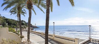 Apartment by the Sea by Hello Homes Sitges